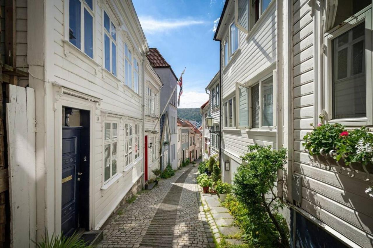 Dinbnb Apartments I Historical Two-Floor Apartment With Rooftop Panorama I 1645 Heritage Bergen Exterior foto