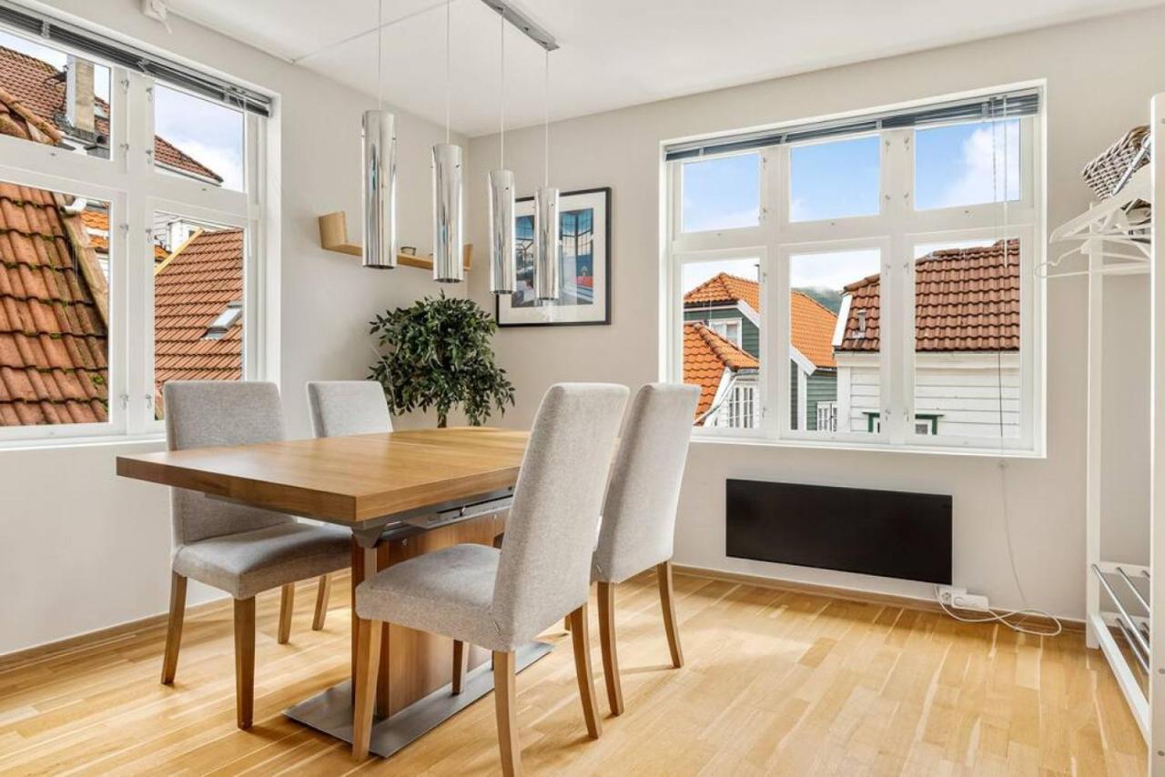 Dinbnb Apartments I Historical Two-Floor Apartment With Rooftop Panorama I 1645 Heritage Bergen Exterior foto