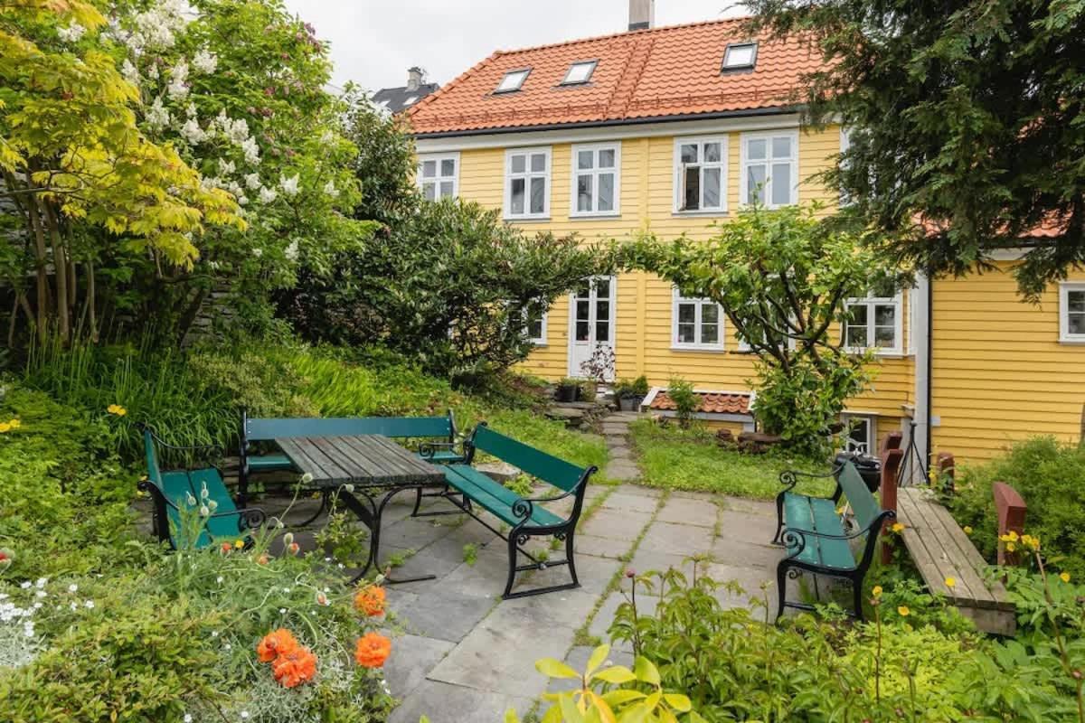 Dinbnb Apartments I Historical Two-Floor Apartment With Rooftop Panorama I 1645 Heritage Bergen Exterior foto