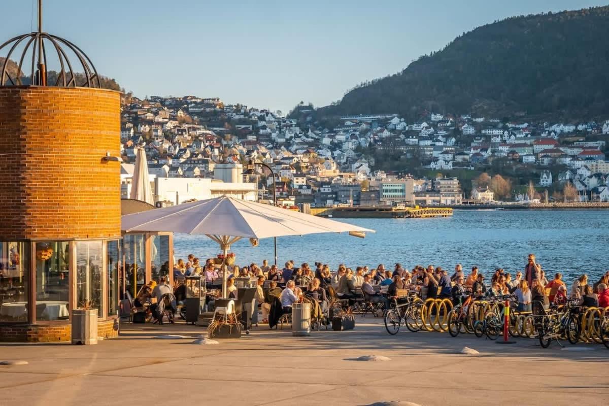 Dinbnb Apartments I Historical Two-Floor Apartment With Rooftop Panorama I 1645 Heritage Bergen Exterior foto